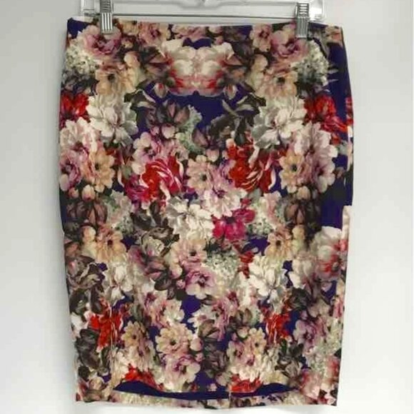 Mirrored Bouquet Floral Pencil Skirt - Picture 3 of 6